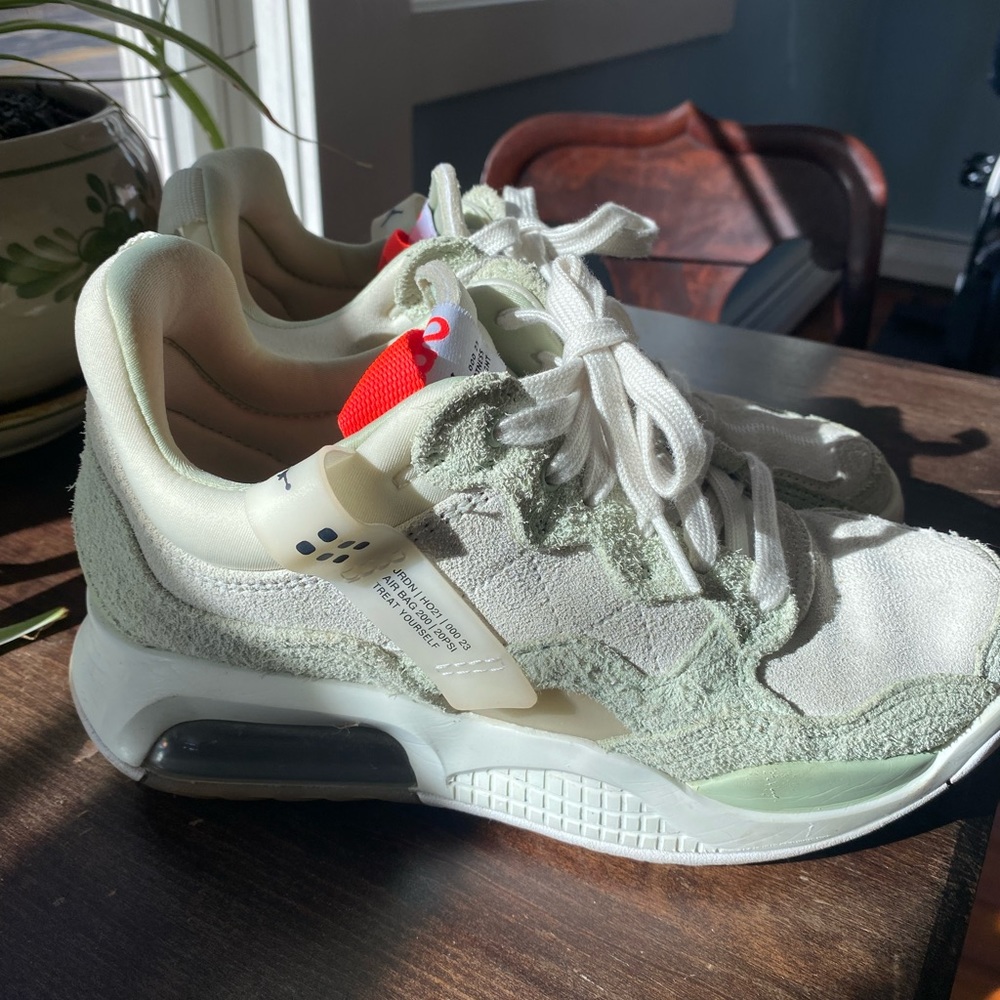 Jordan’s 5.5Y fits women’s 7